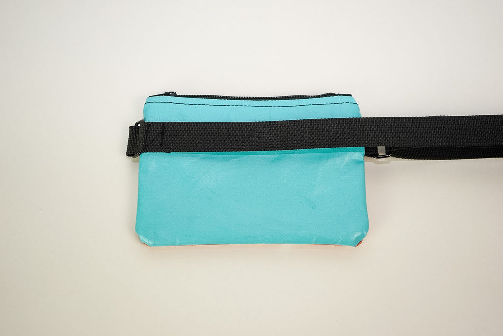 PARAT 1of1 Grey Side Bag aus recycelter LKW Plane, Ansicht 3